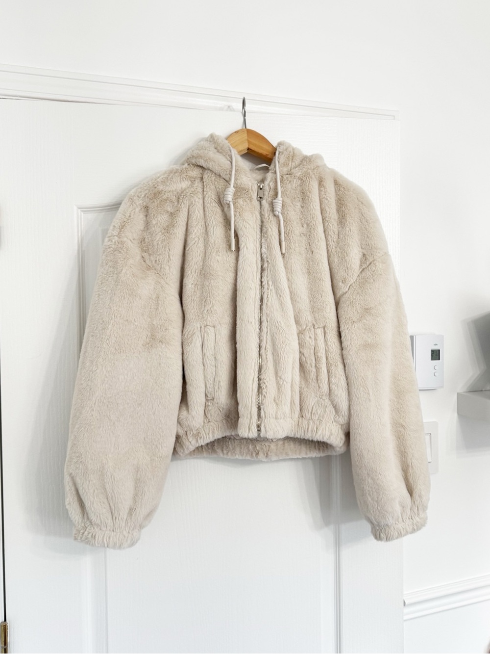 BNWOT SWS | Big Fluffy Hooded Zip Up Jacket In Cream